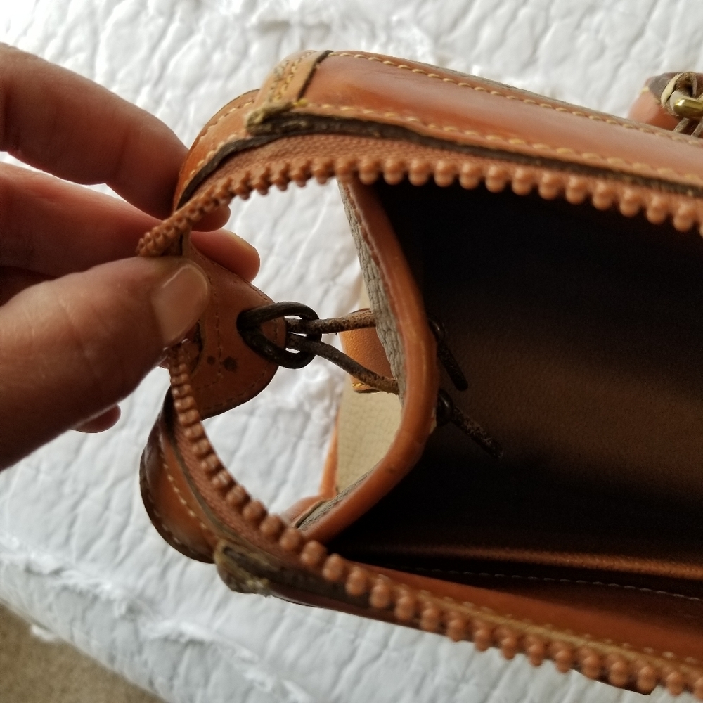 Vintage Dooney & Bourke Authentic Leather Handbag Taupe EUC - Picture 11 of 16